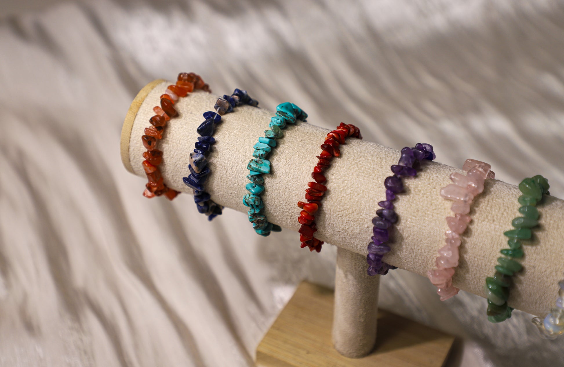 edoa Raw Crystal Healing Stone Chip Bracelet