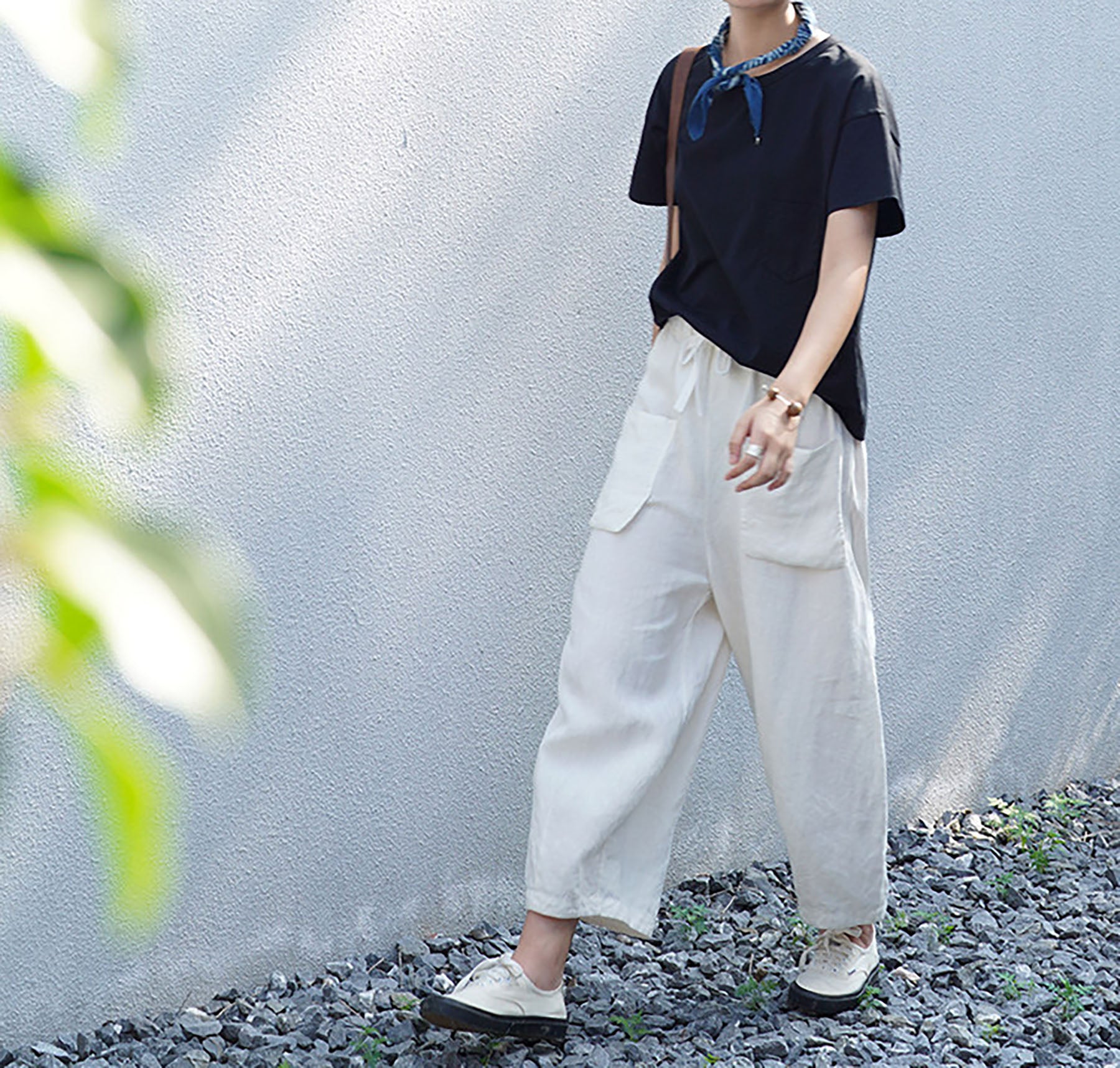 edoa White Linen Cargo Pants