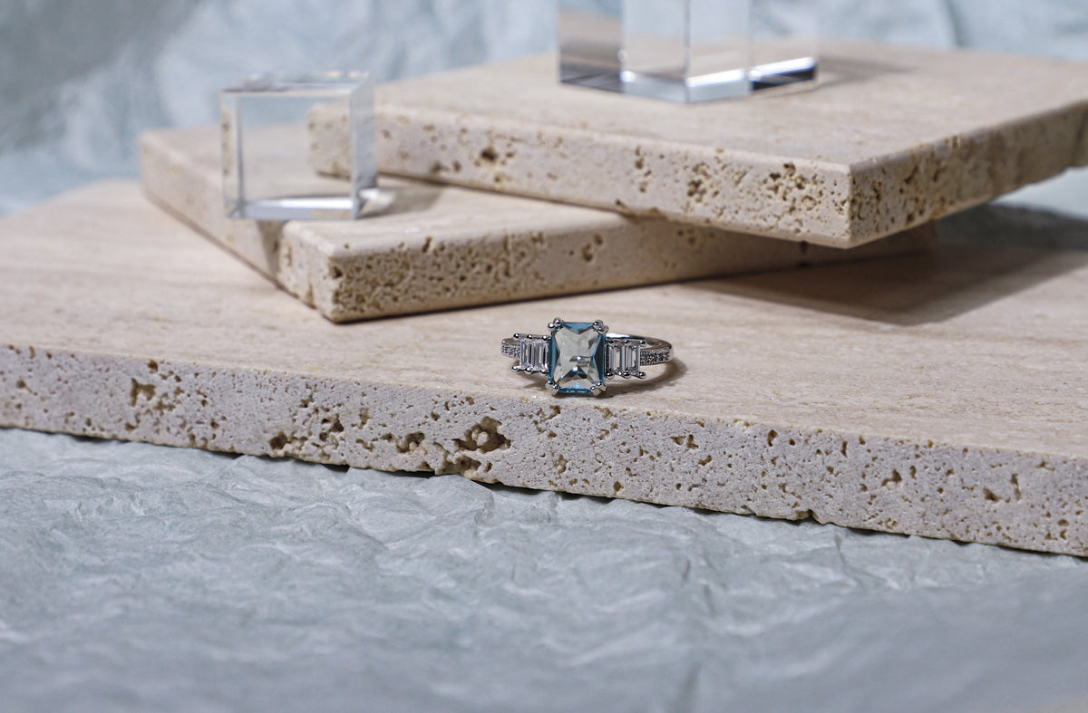 edoa Geometric Prism Aquamarine Silver Ring