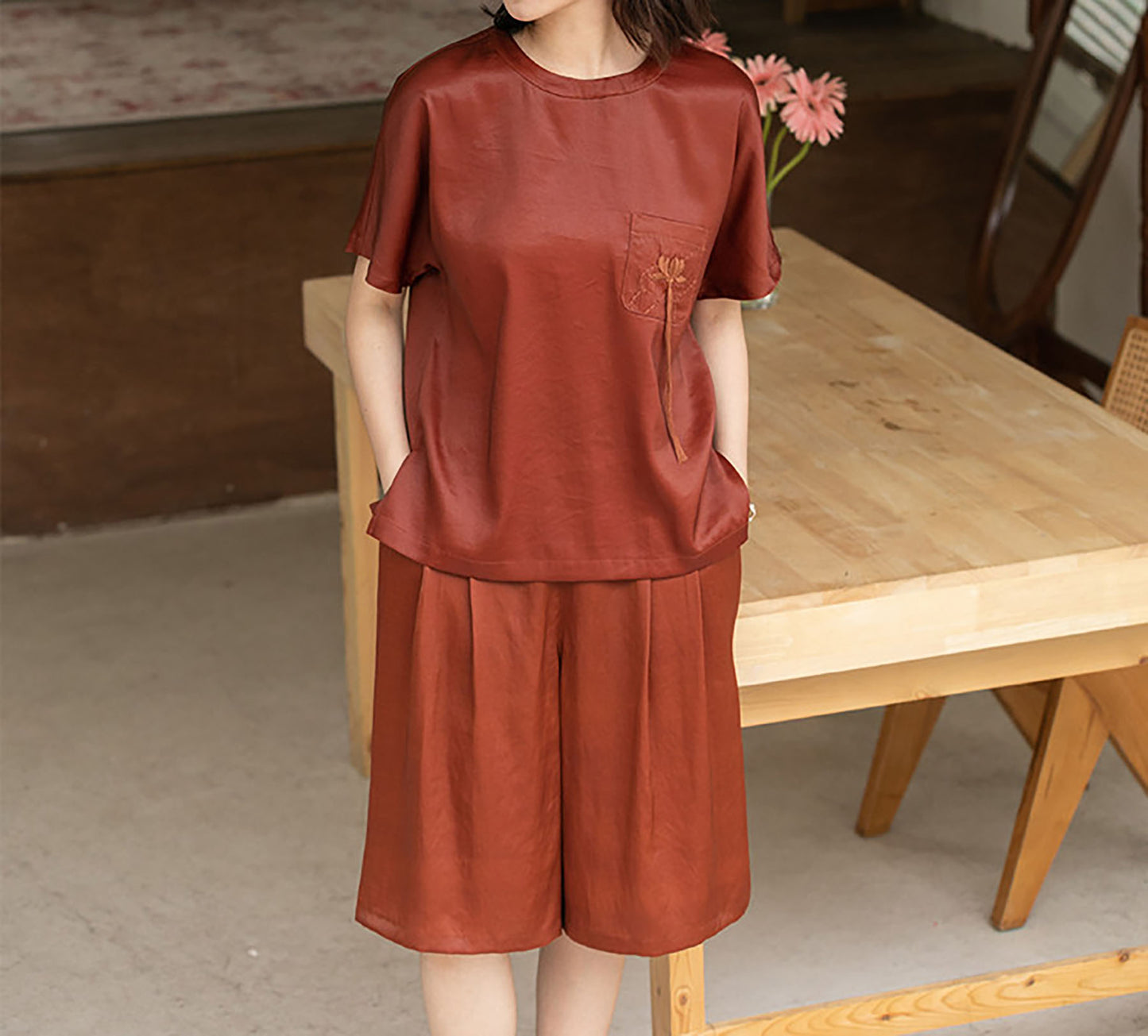 edoa Mud Silk Satin Short Sleeve Tee