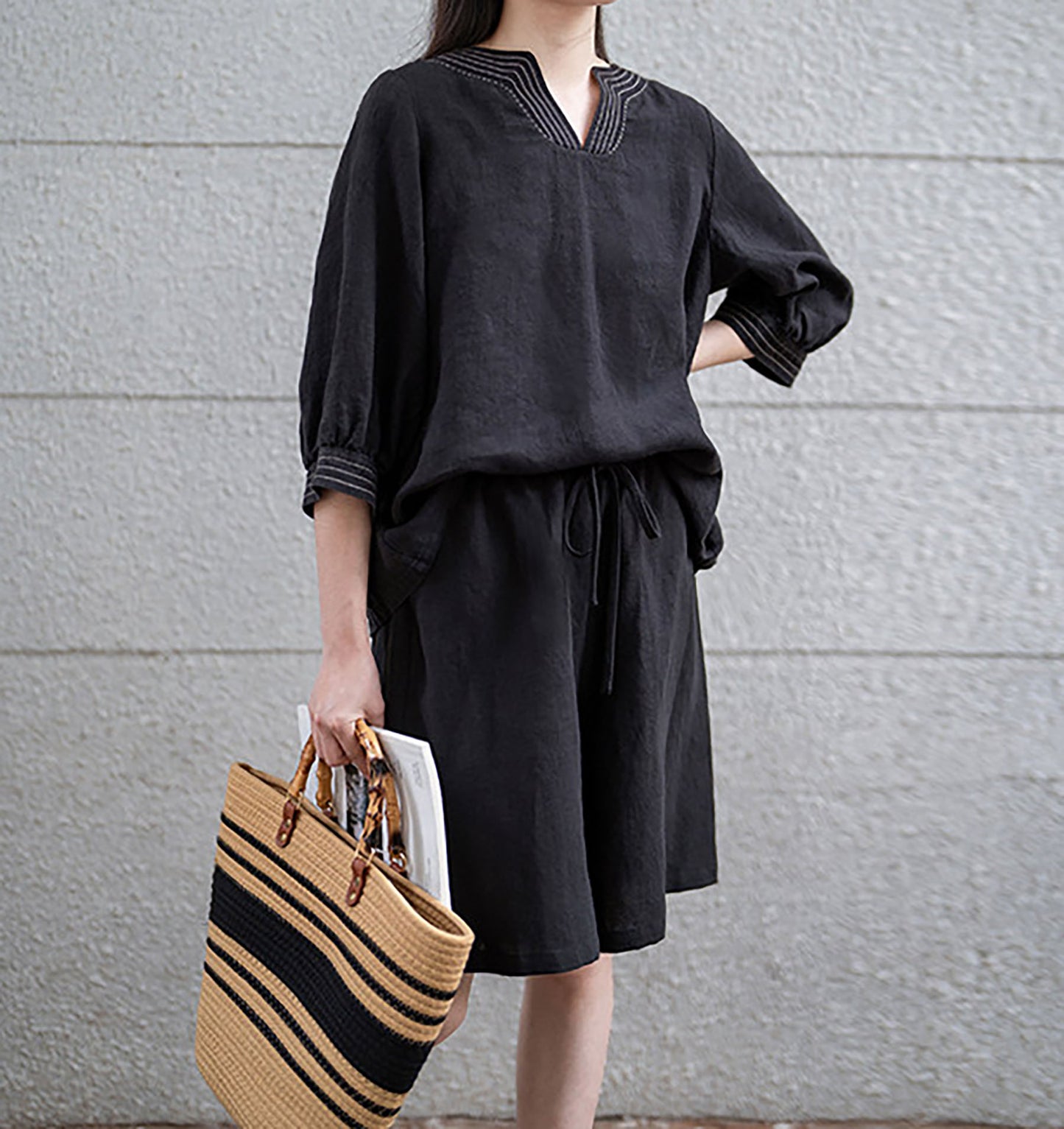 edoa Black Linen V-neck Pullover Top