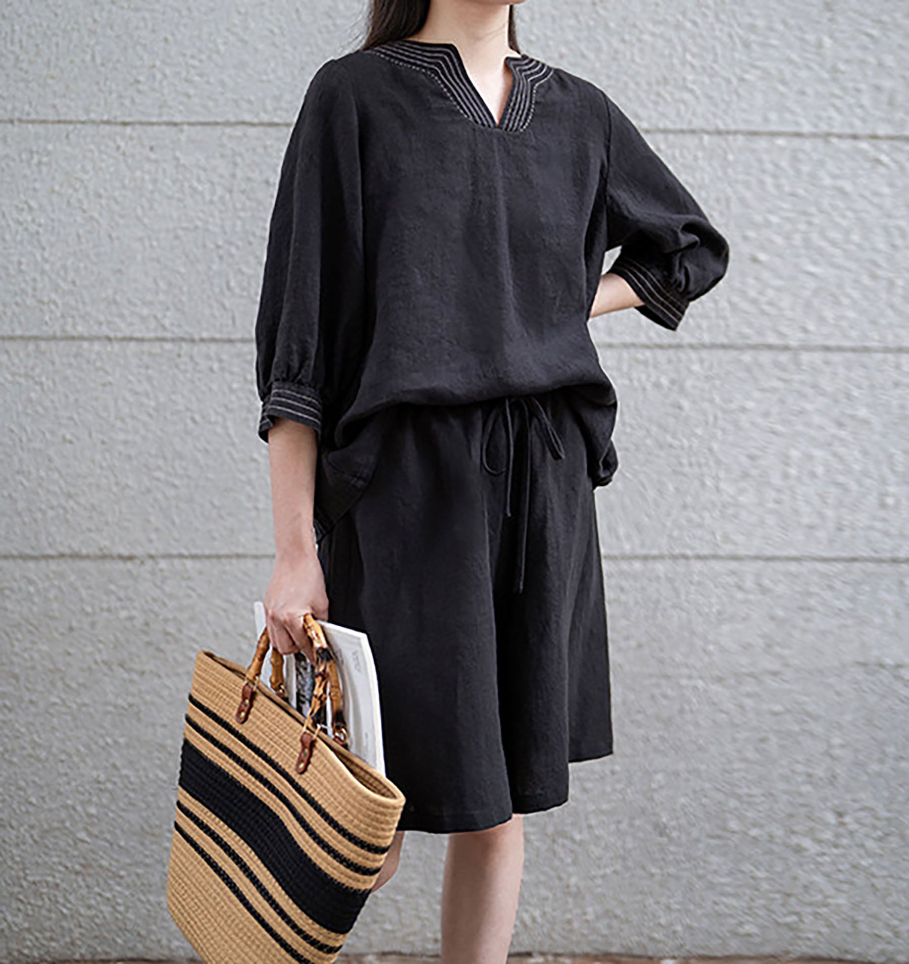 edoa Black Linen V-neck Pullover Top