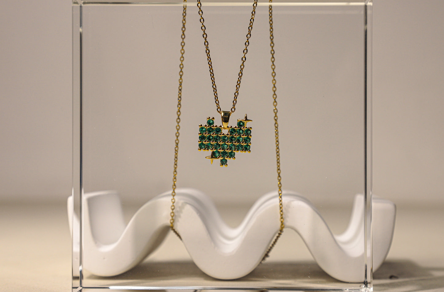 edoa Minimalist Pixel Style Heart Emerald Necklace