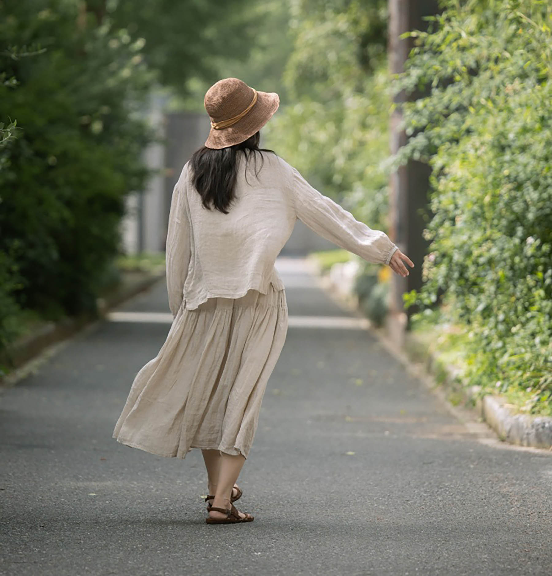 edoa Flax Linen Artist Blouse with Elastic Cuff 
