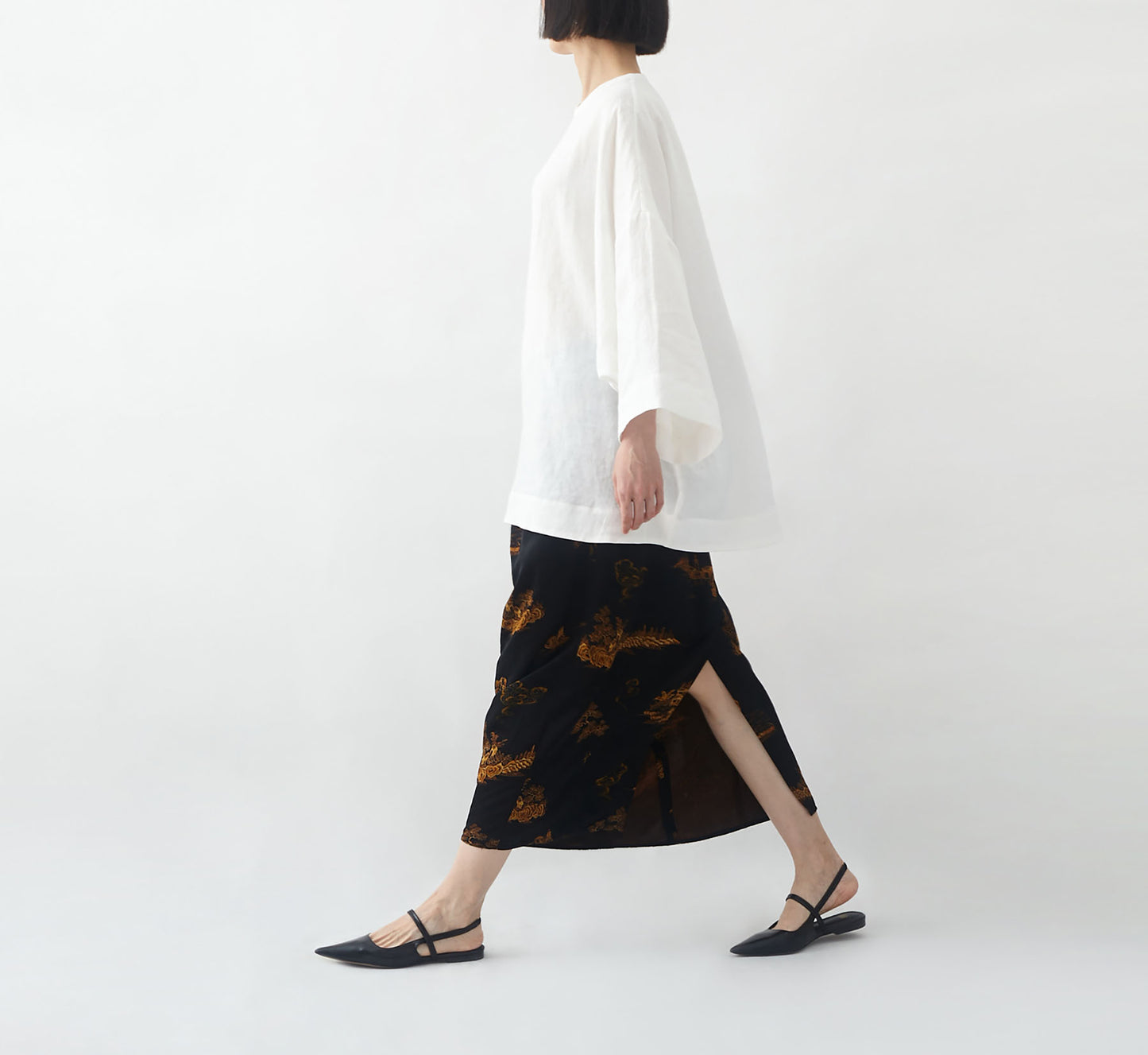 edoa Minimalist Linen Blouse with Jade Buttons