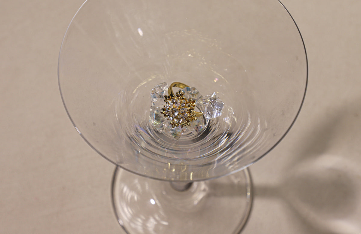 edoa Dainty Spinning Snowflake Ring