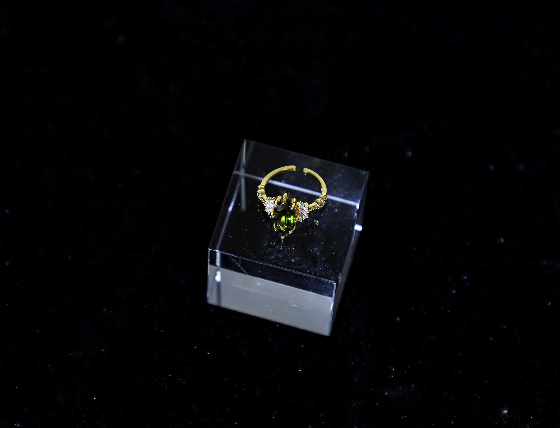edoa Marquise Peridot Forest Ring