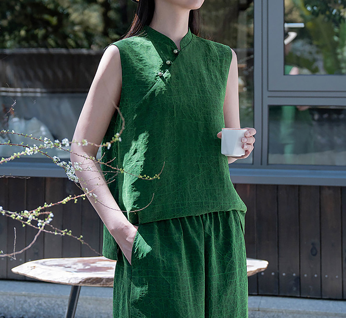 edoa Emerald Green Crackle Mud Silk Sleeveless Qipao Top