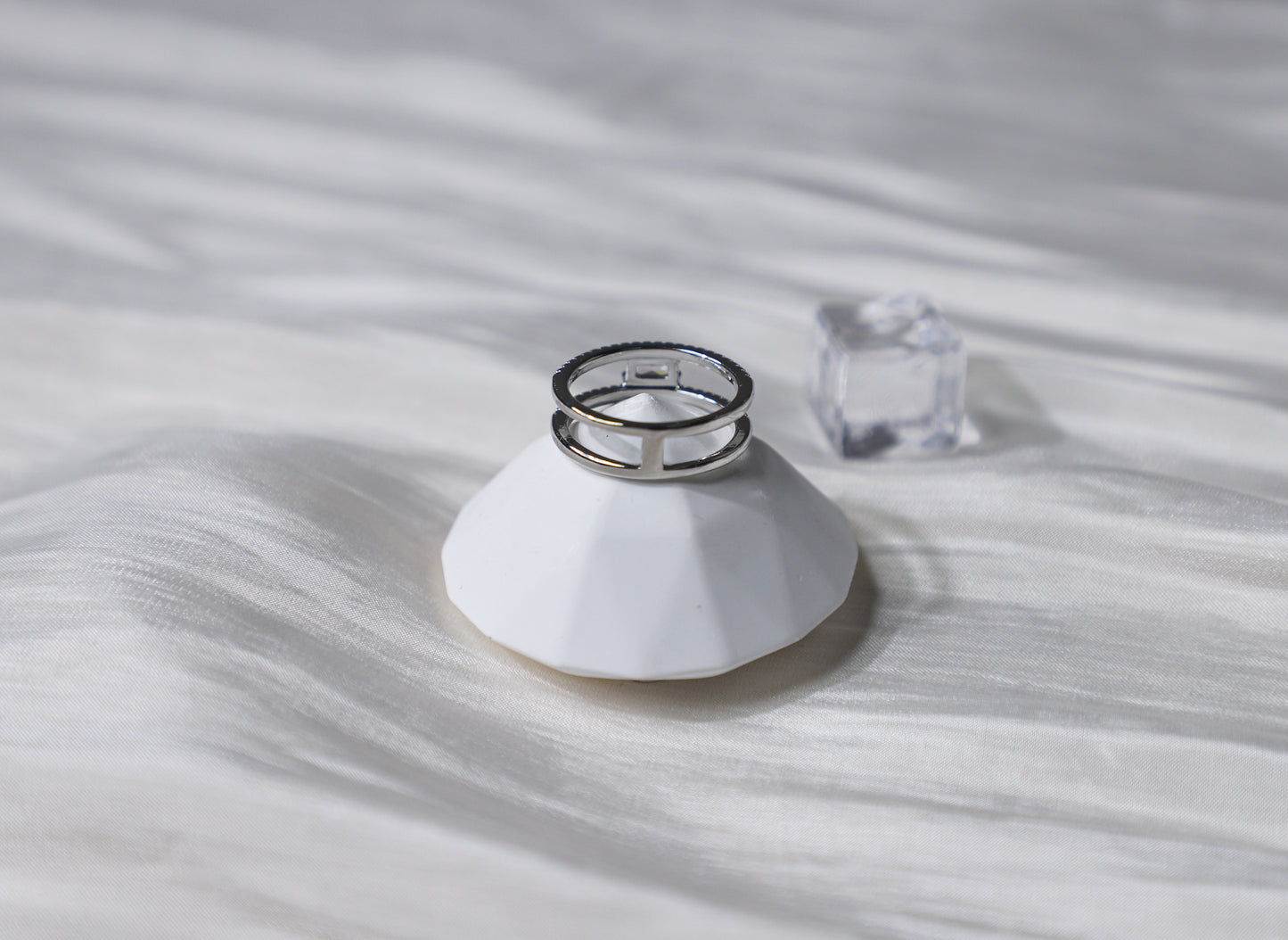 edoa Minimalist Dainty Diamond Double Band Ring