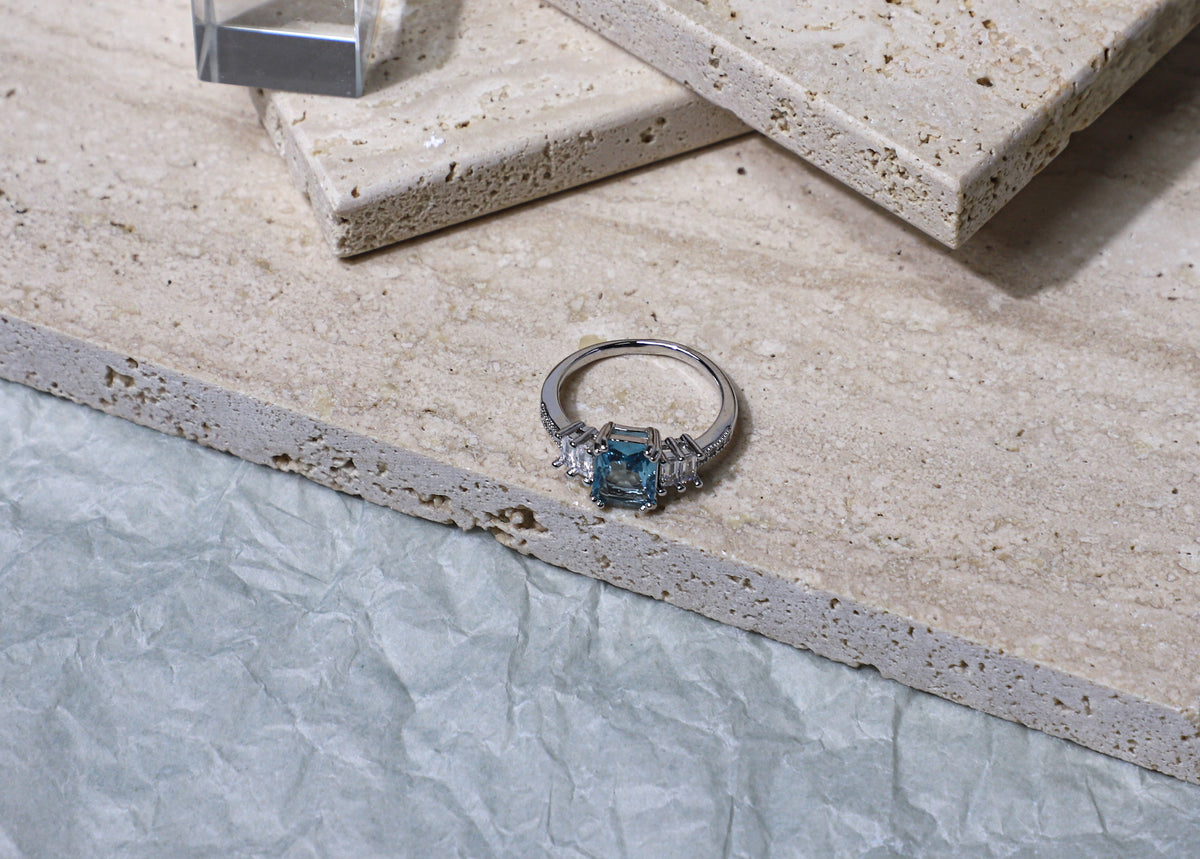 edoa Geometric Prism Aquamarine Silver Ring