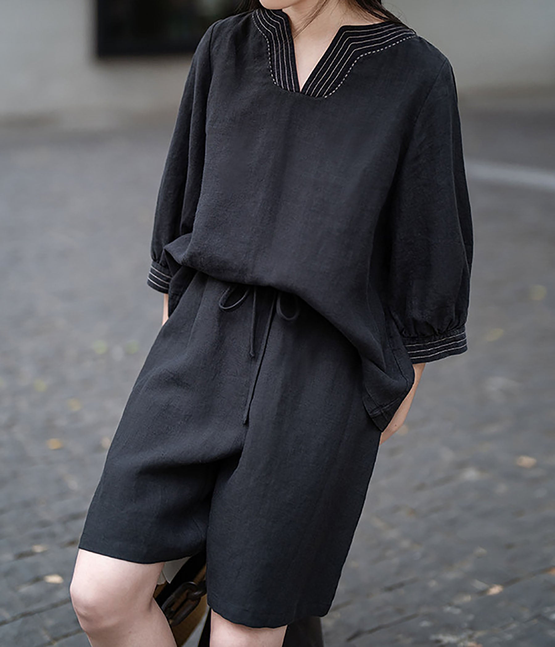 edoa Black Linen V-neck Pullover Top