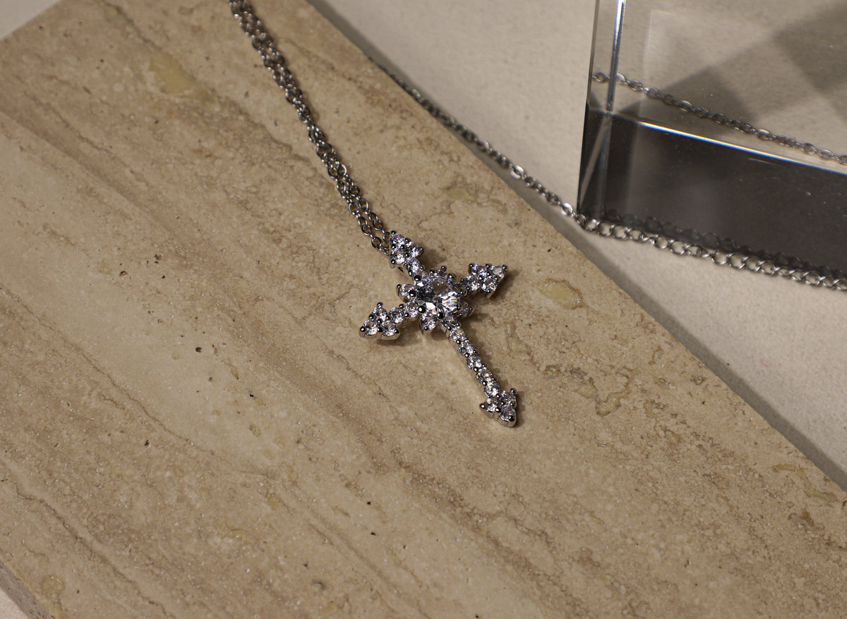 edoa Gothic Dainty Diamond Cross Necklace