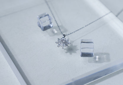edoa Ethereal Snowflake Diamond Necklace