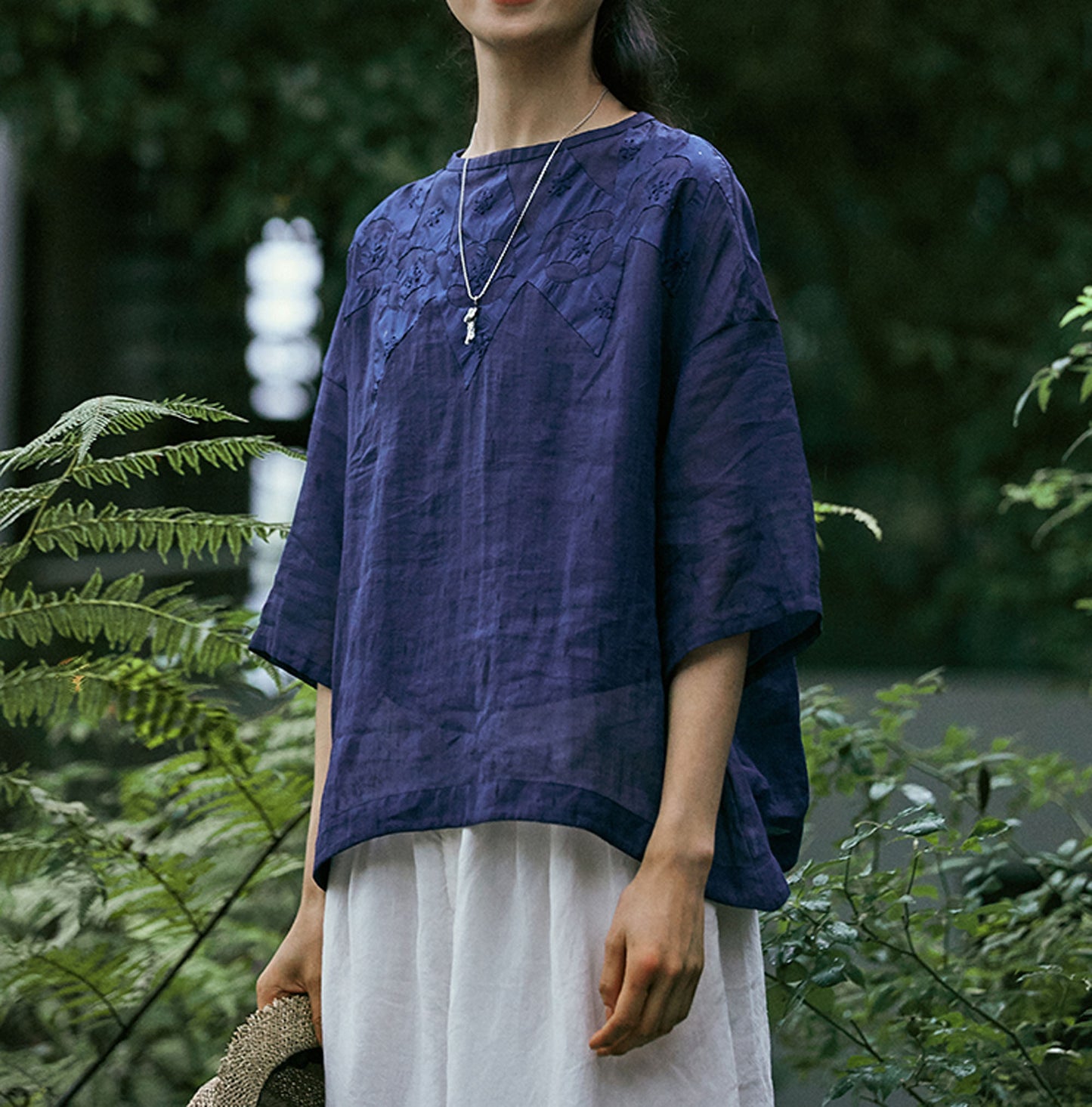 edoa High Counted Ramie Tee with Hand-sewn Applique'