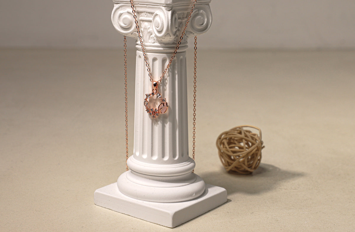 edoa Minimalist Tulip Wreath Rose Gold Necklace