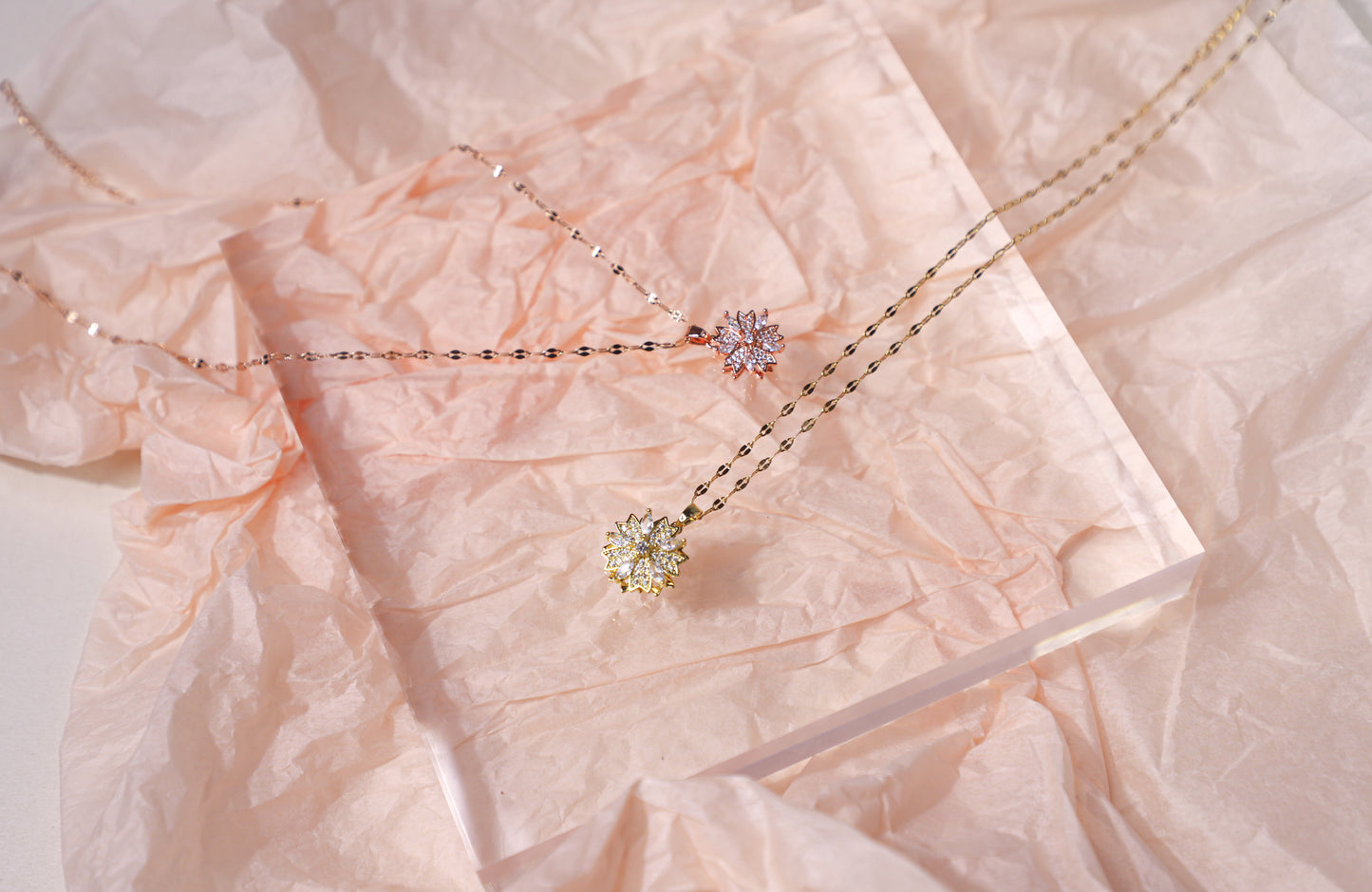 edoa Peach Flower Spin Rhinestone Necklace