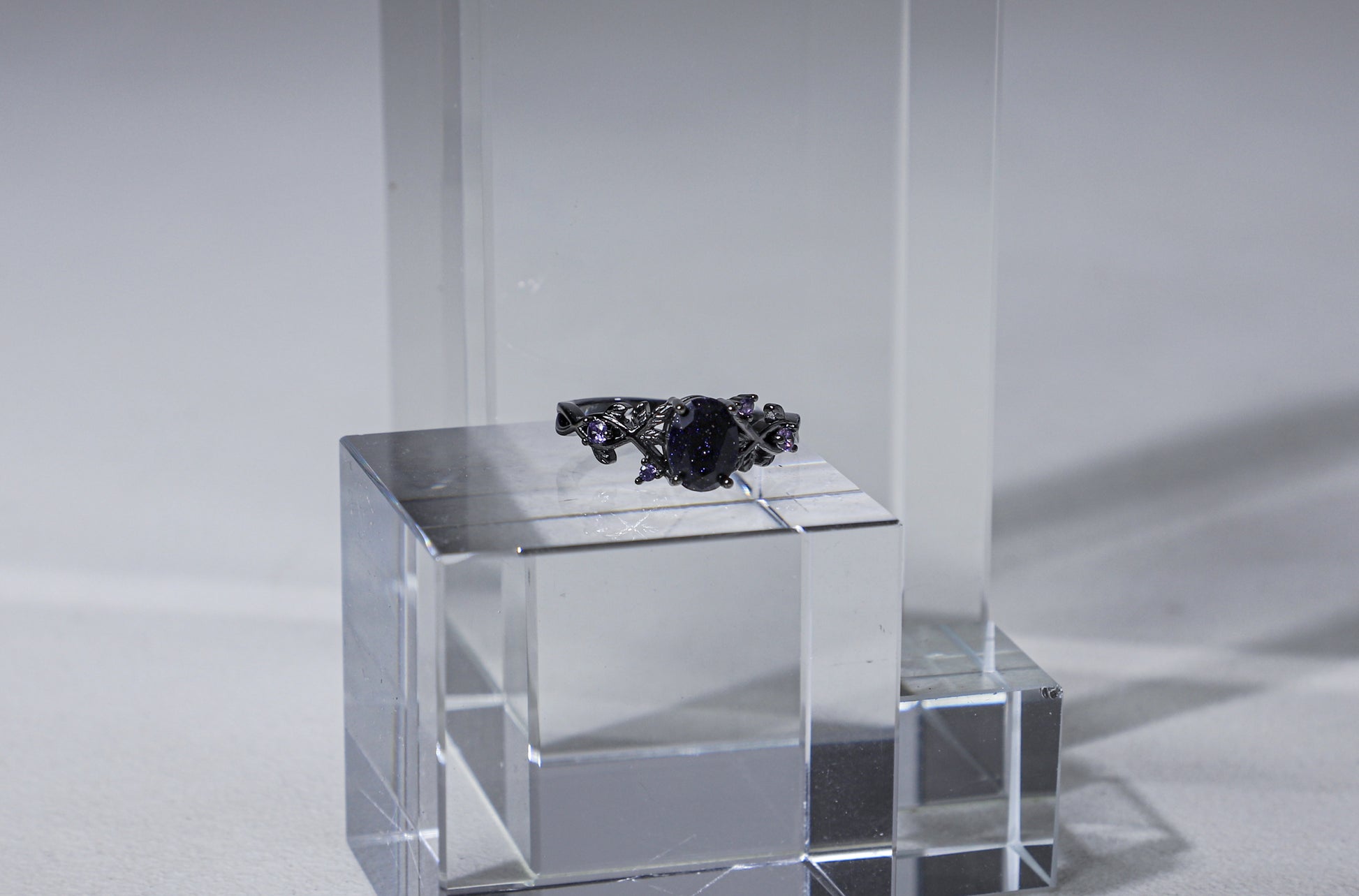 edoa Starry Midnight Vine Band Oval Amethyst Ring