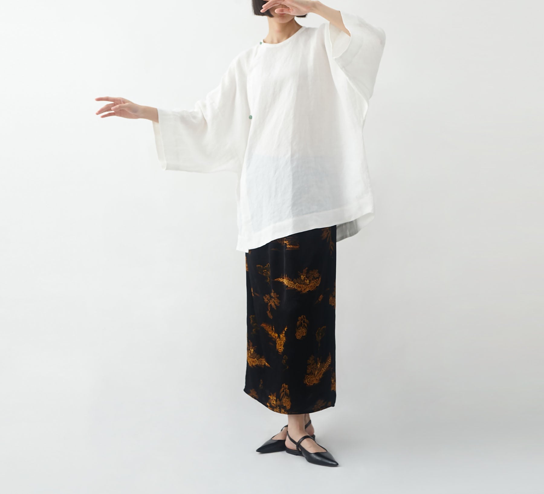 edoa Minimalist Linen Blouse with Jade Buttons