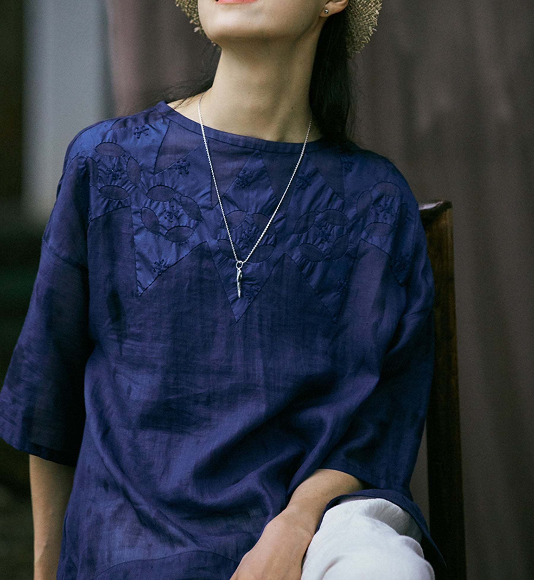edoa High Counted Ramie Tee with Hand-sewn Applique'