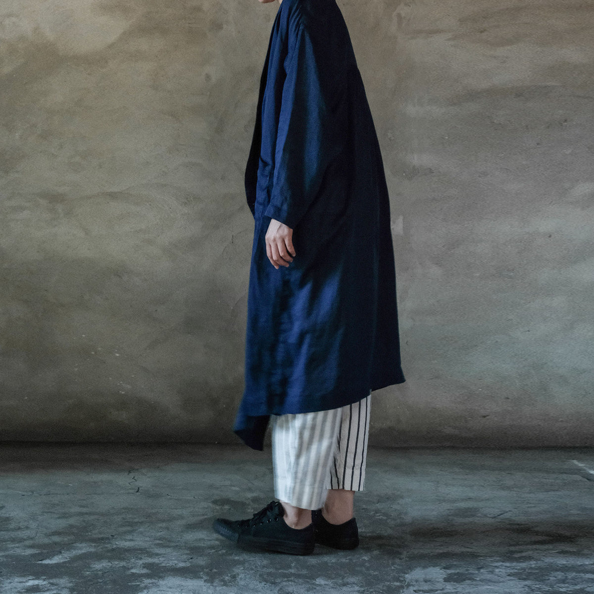 edoa Indigo-dyed Ramie Shawl Collar Coat