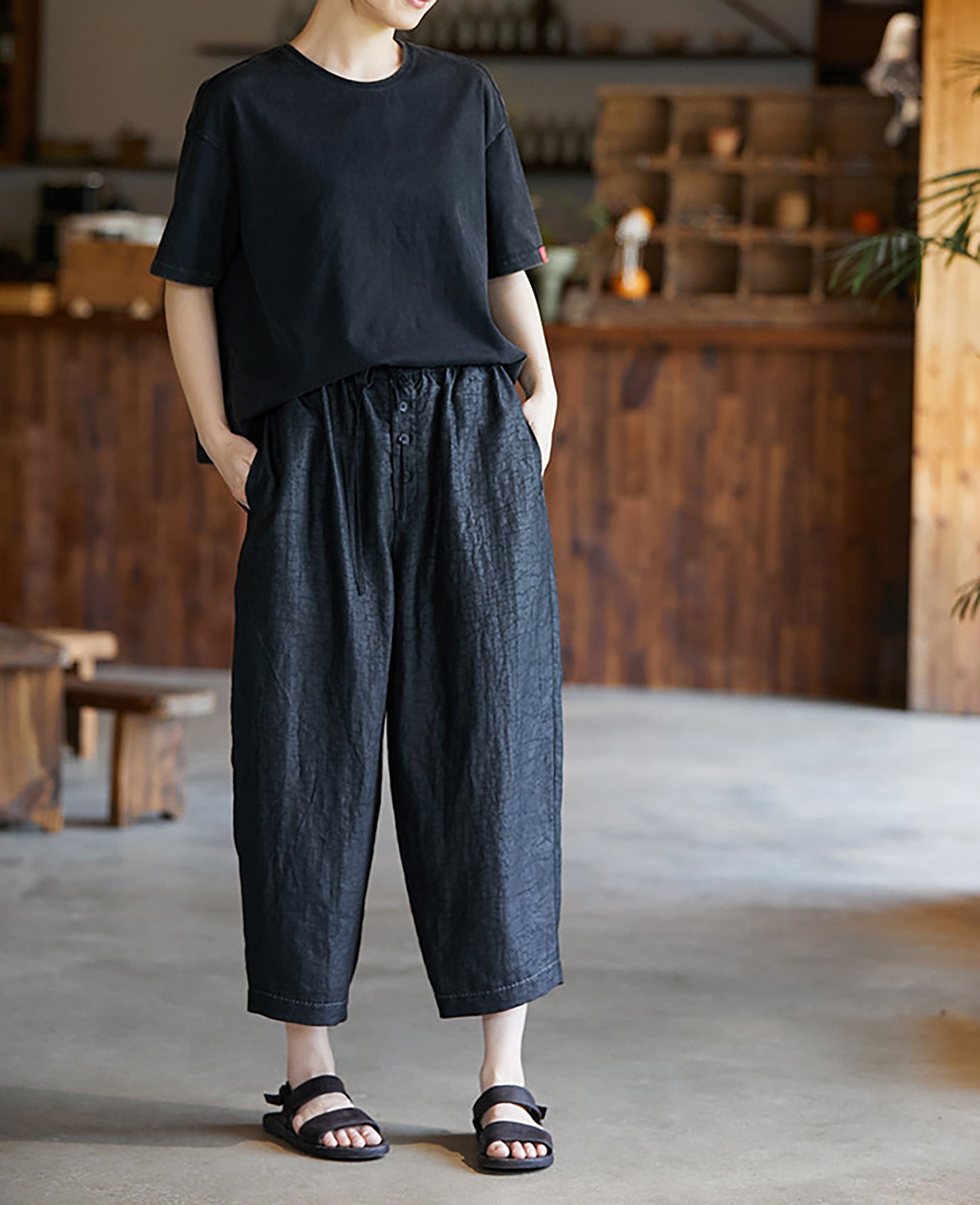 edoa Cracked Mud Silk Tapered Pants