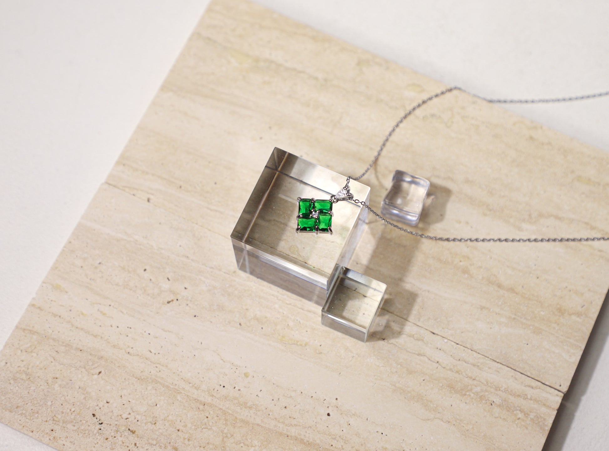 edoa Minimalist Emerald Pane Necklace