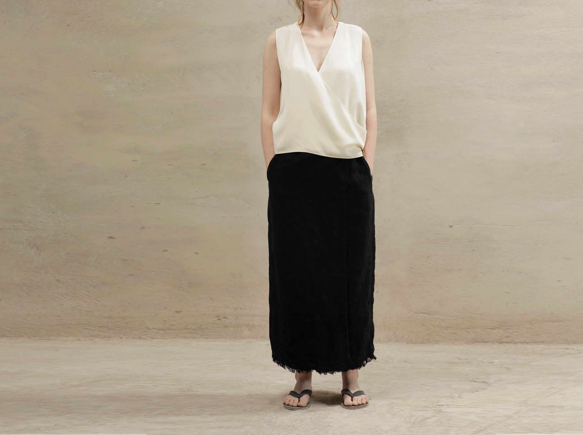 edoa  Crepe De Chine V-neck Sleeveless Tank