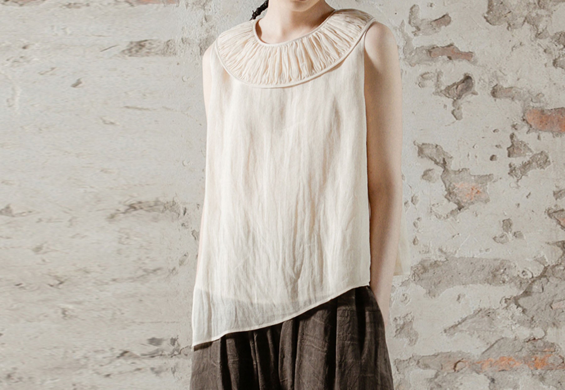 edoa High Counted Ramie Asymmetric Tank Top