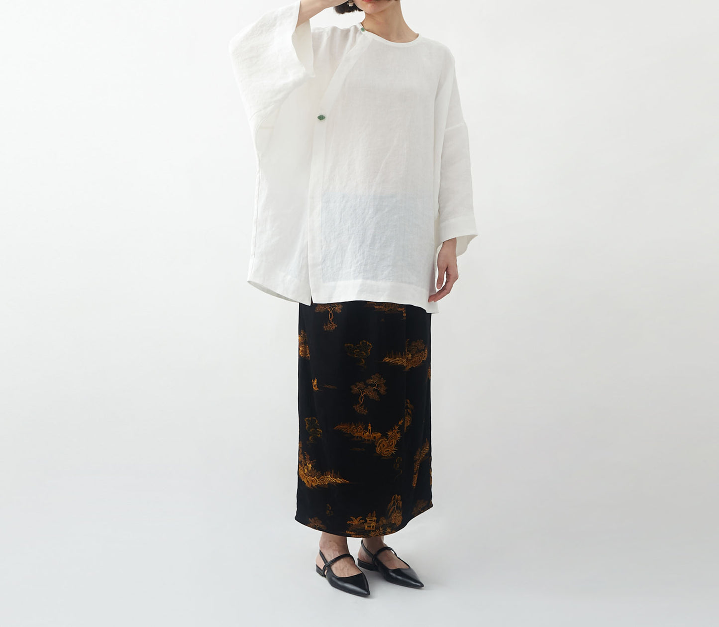 edoa Minimalist Linen Blouse with Jade Buttons