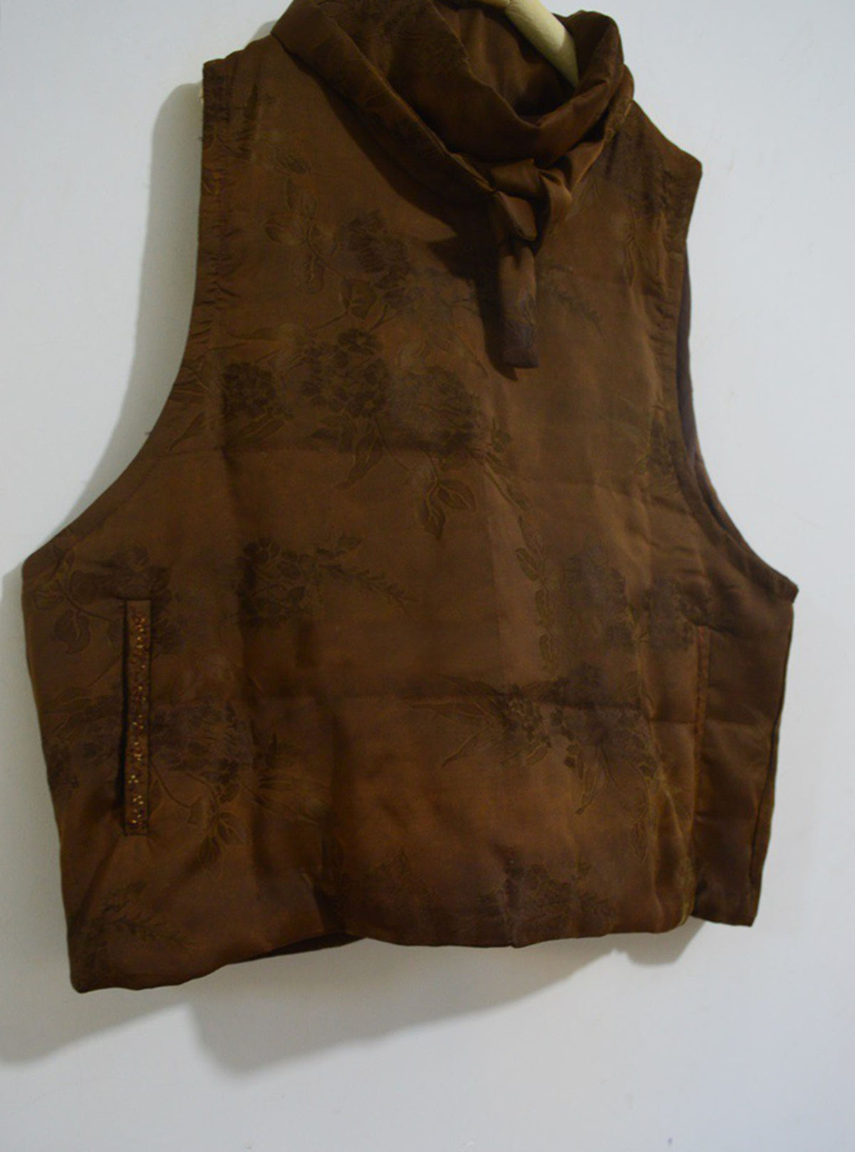 Distressed Mud Silk Jacquard High Neck Goose Down Vest to0336 X004