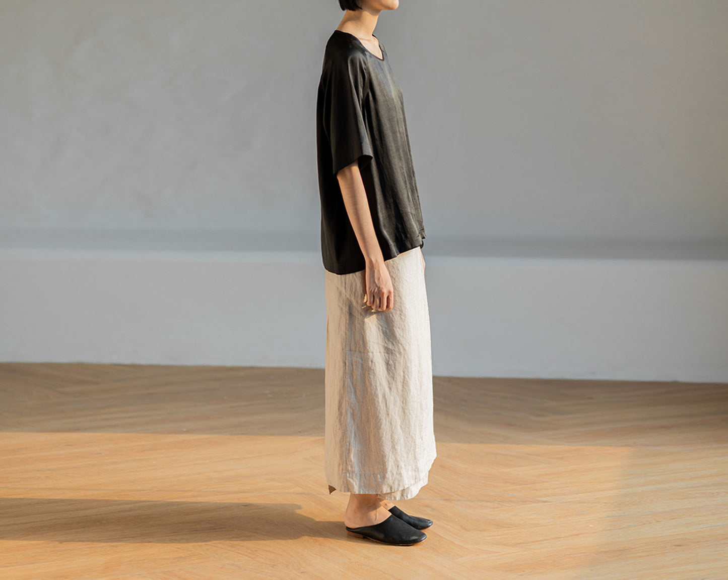 edoa Loose Fitting Mud Silk Crepe Satin Tee