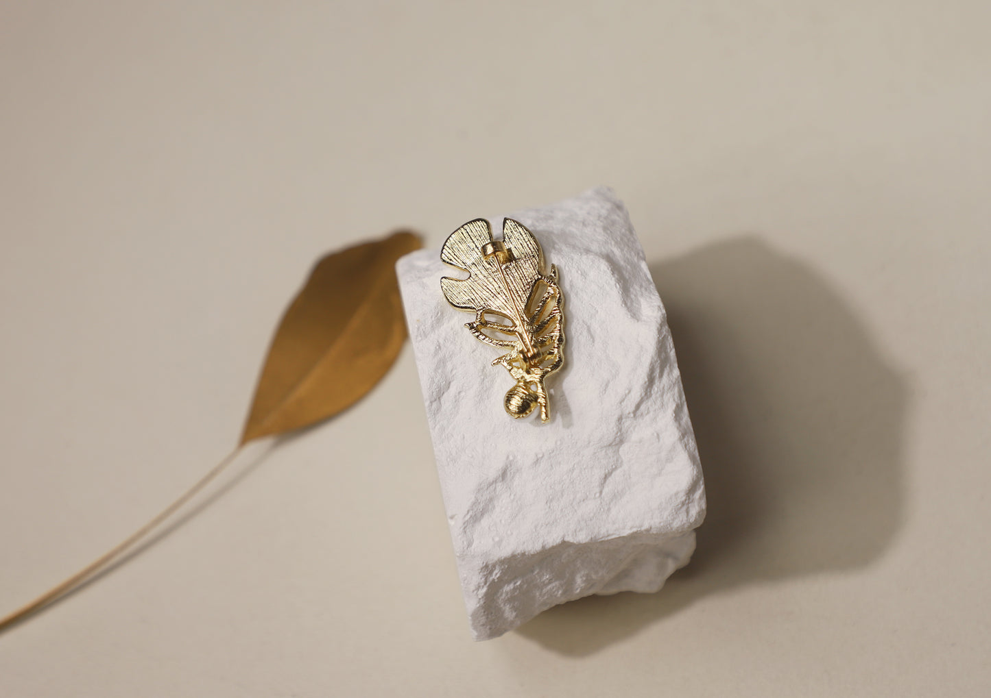 edoa Mother of Pearl Feather Brooch