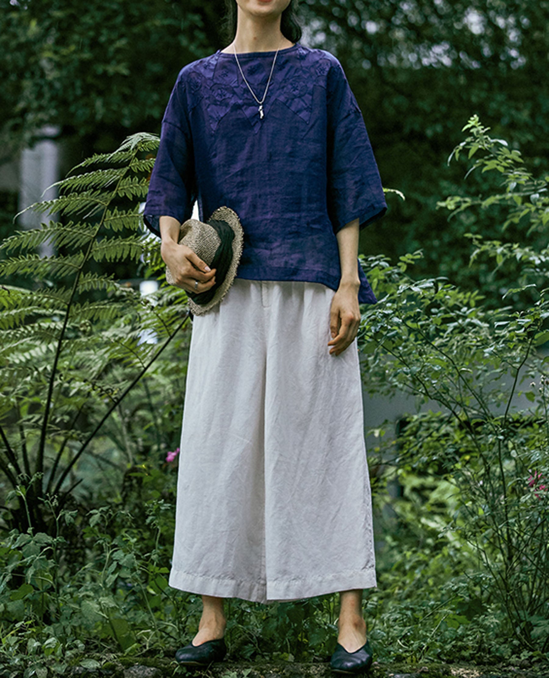 edoa High Counted Ramie Tee with Hand-sewn Applique'