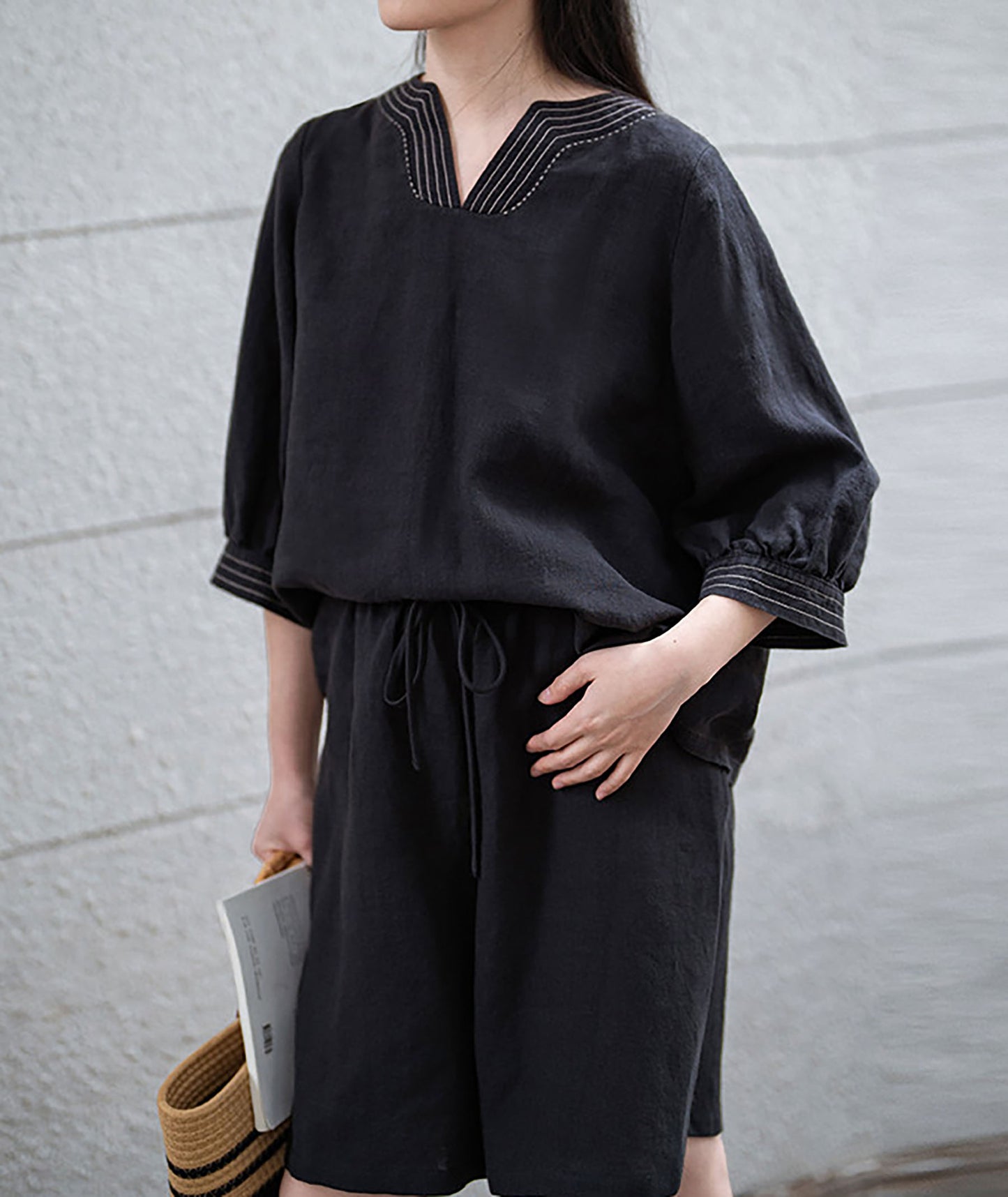 edoa Black Linen V-neck Pullover Top