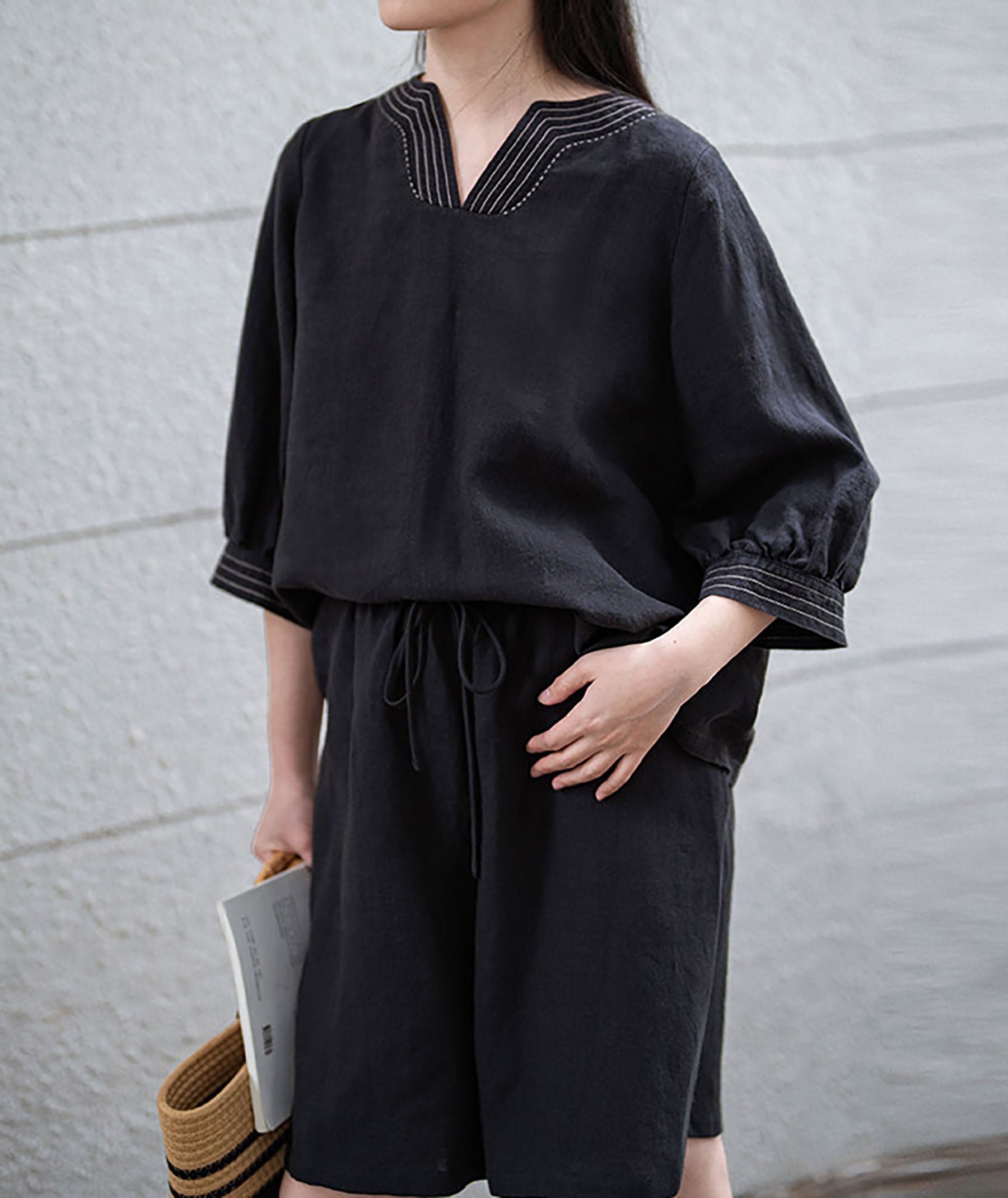 edoa Black Linen V-neck Pullover Top