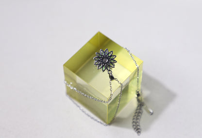 edoa Minimalist Spin Sunflower Emerald Necklace