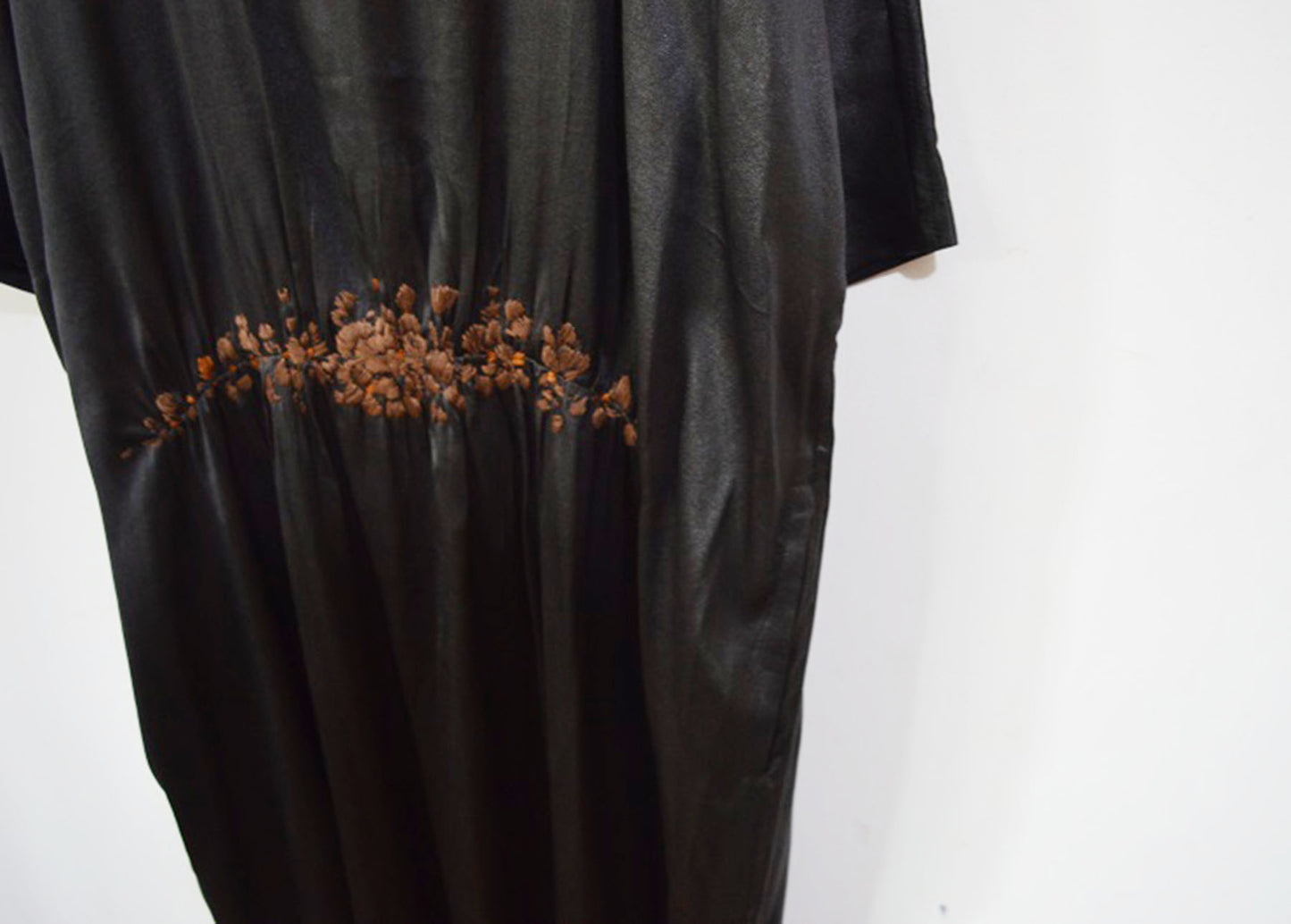 edoa Loose Fitting Elastic Mud Silk Crepe Satin Dress with Hand Embroidery