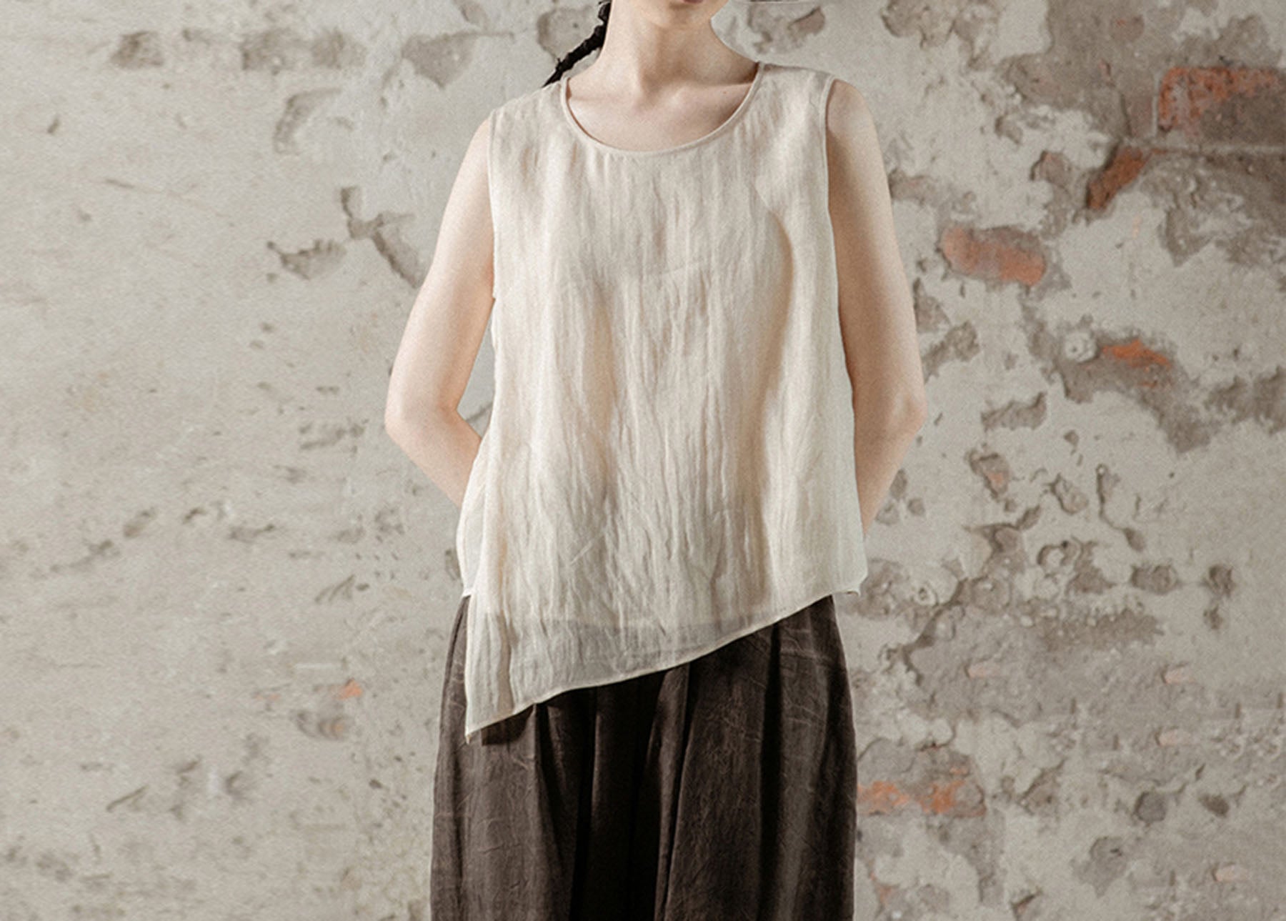 edoa High Counted Ramie Asymmetric Tank Top