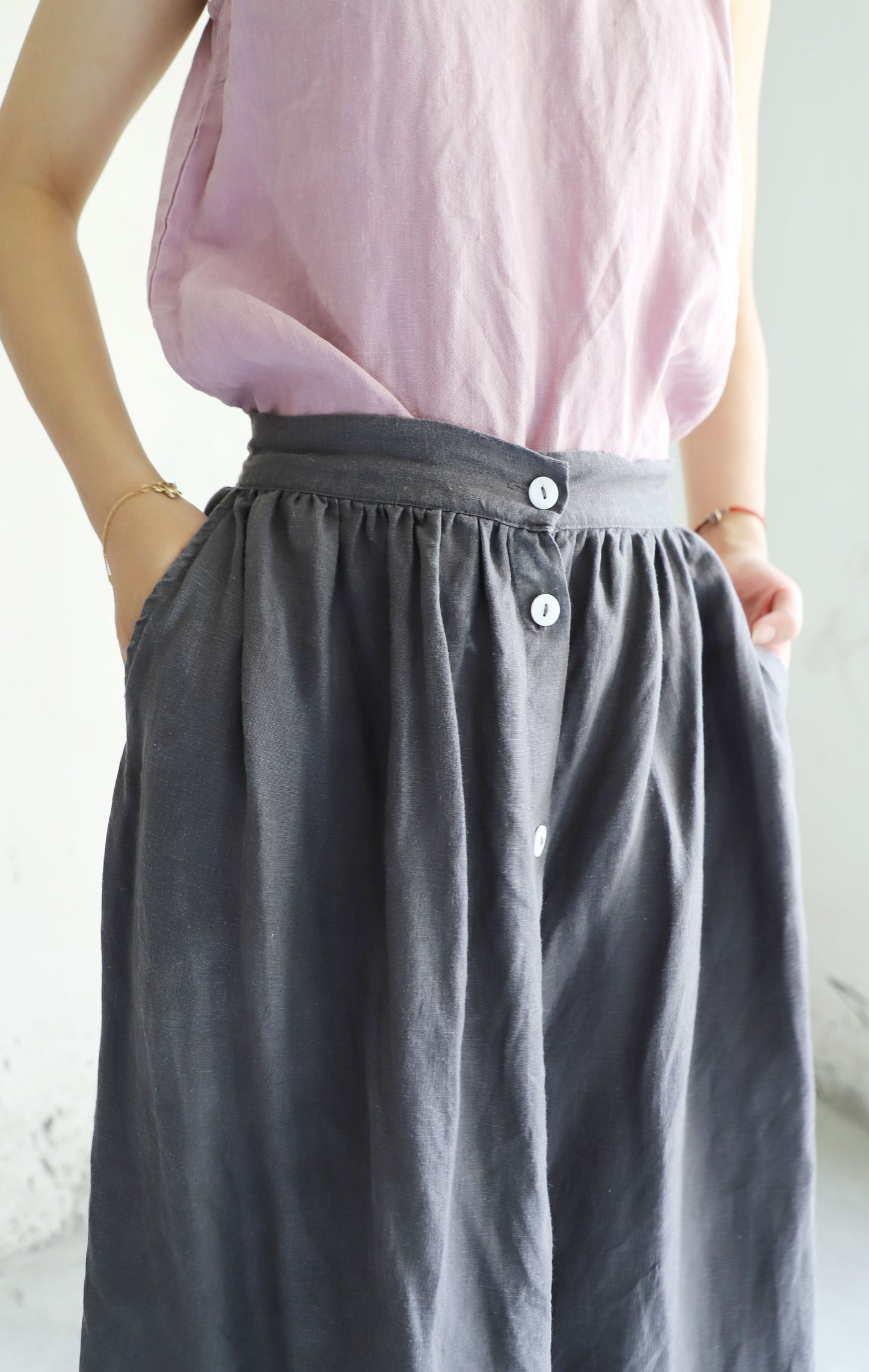 edoa Pleated Linen Midi Skirt