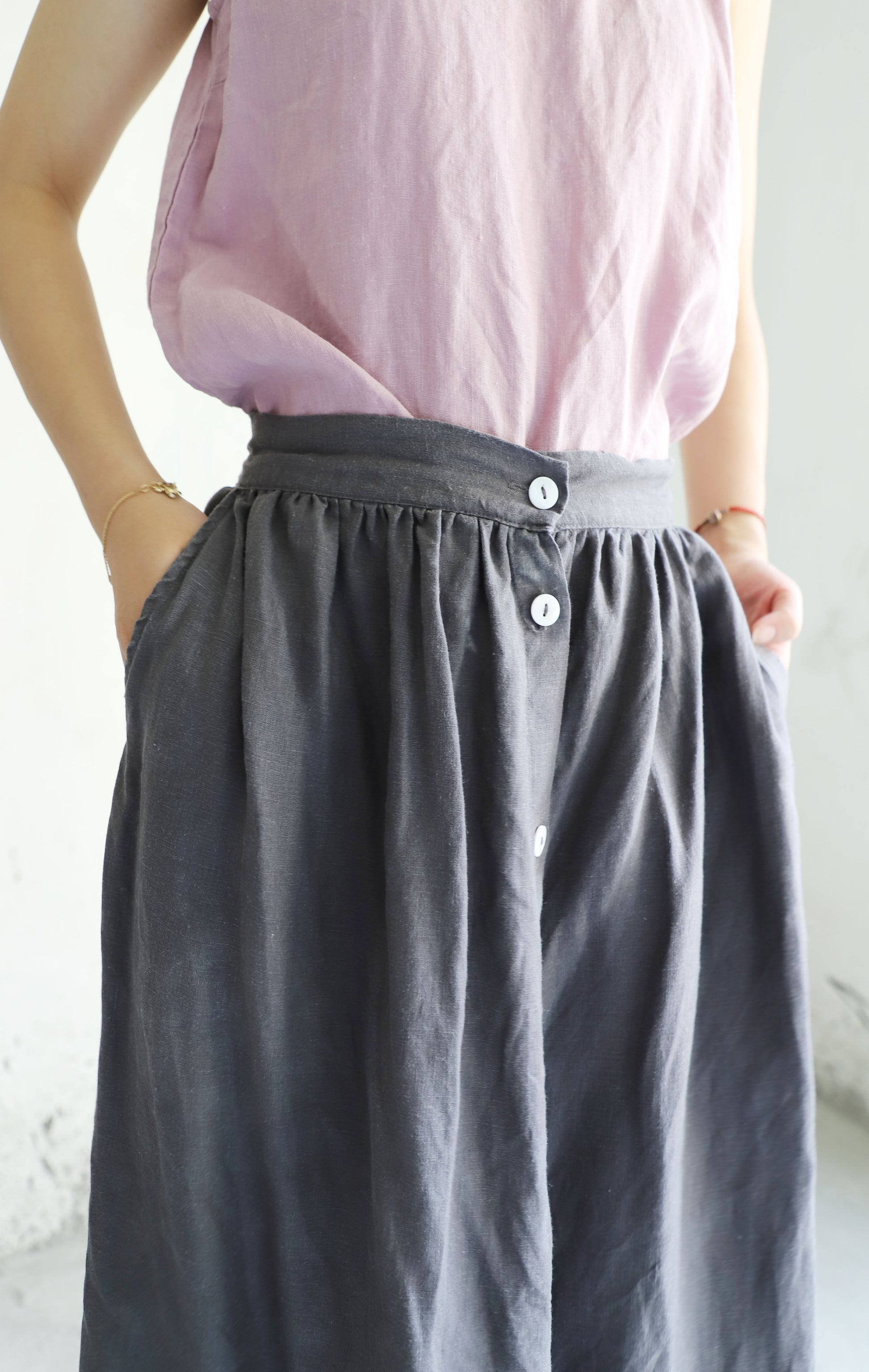 edoa Pleated Linen Midi Skirt
