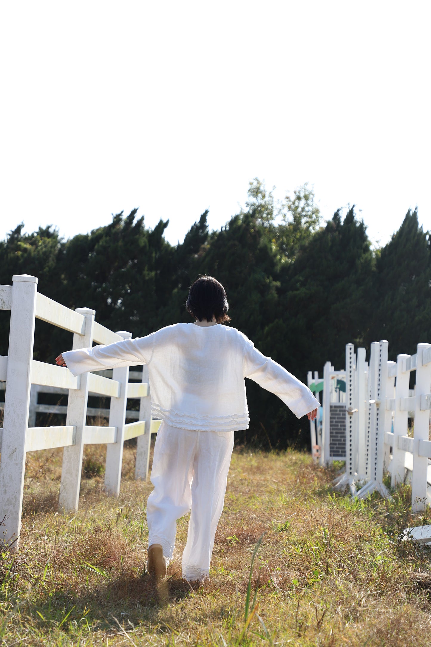 edoa Loose White Linen Blouse with flounces