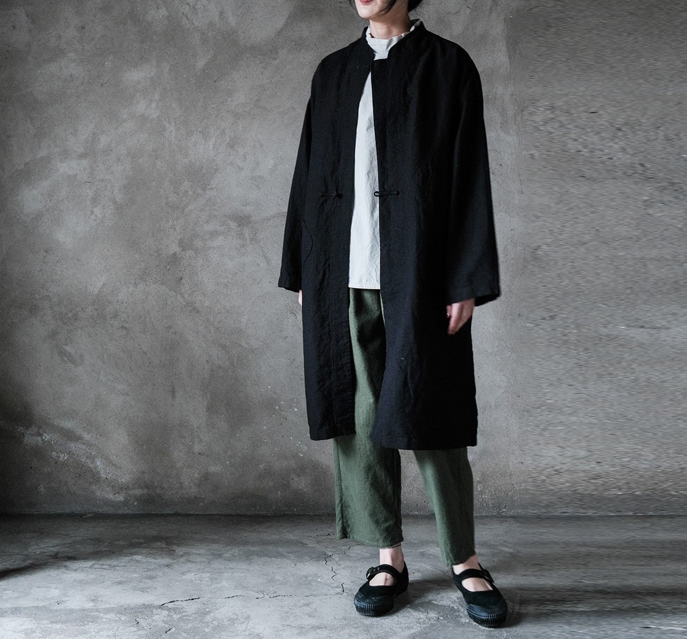 edoa Linen Trench Coat with Chinese Hand Knotted Button