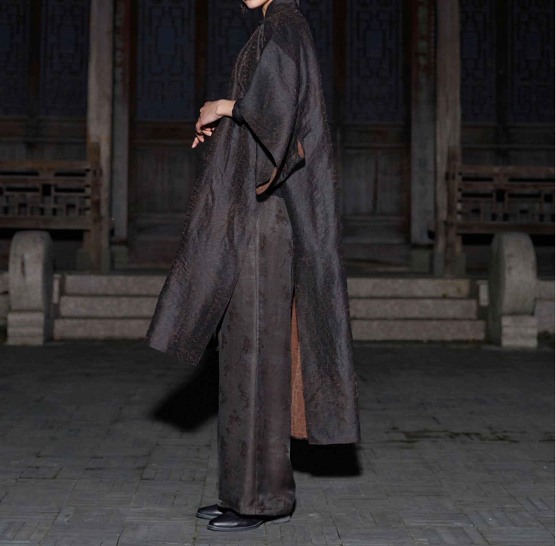 edoa Loose Fitting Cracked Mud Silk Coat