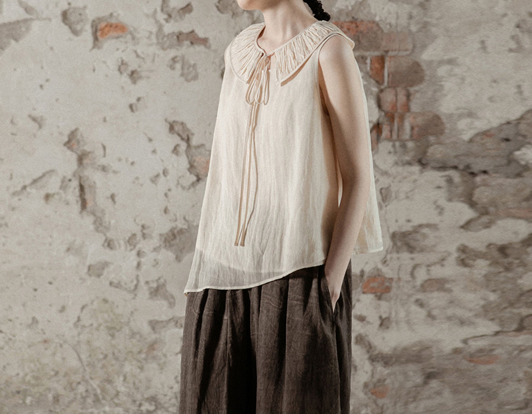 edoa High Counted Ramie Asymmetric Tank Top
