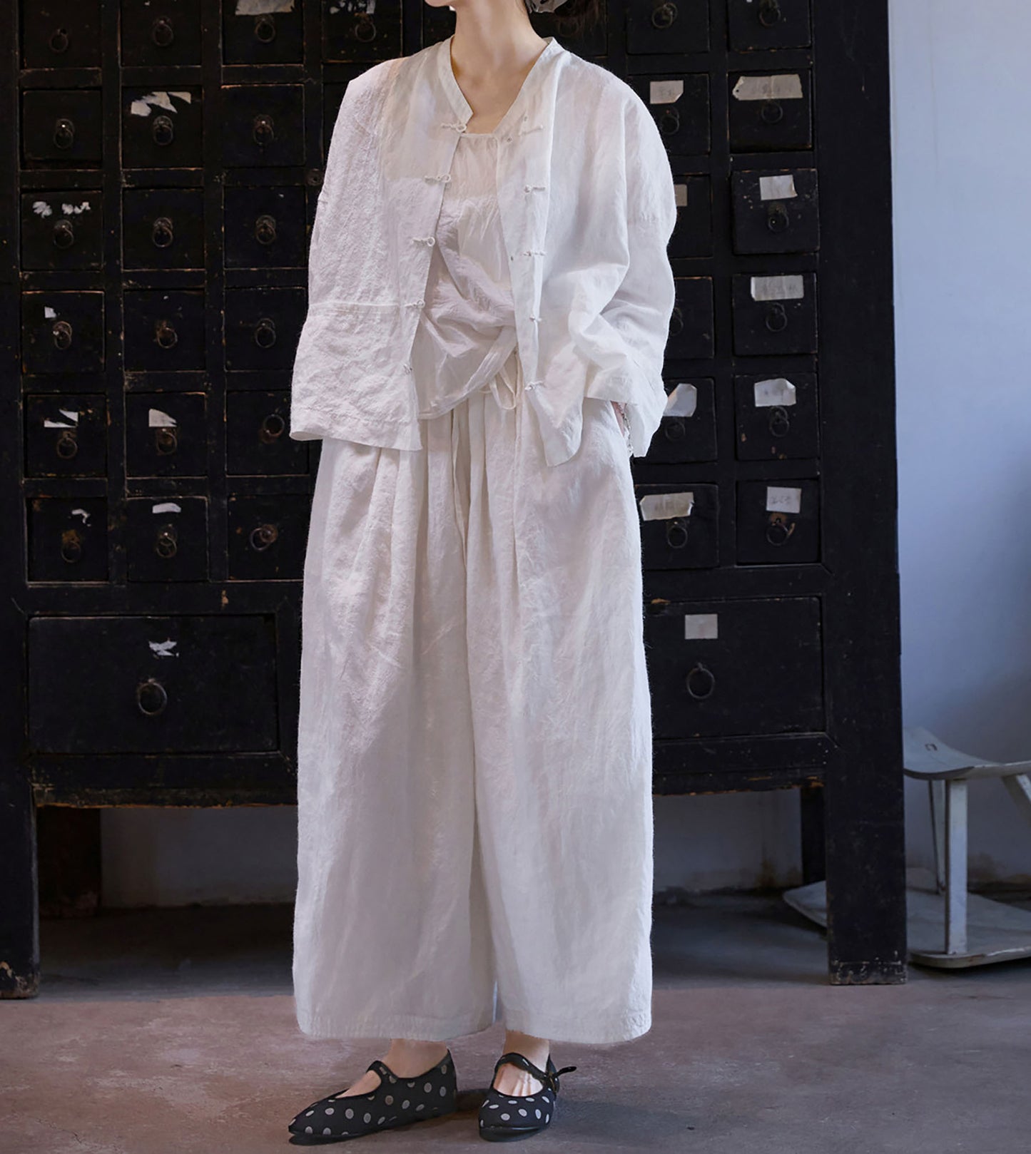 edoa Wide Balloon Silhouette Ramie Tucked Pants