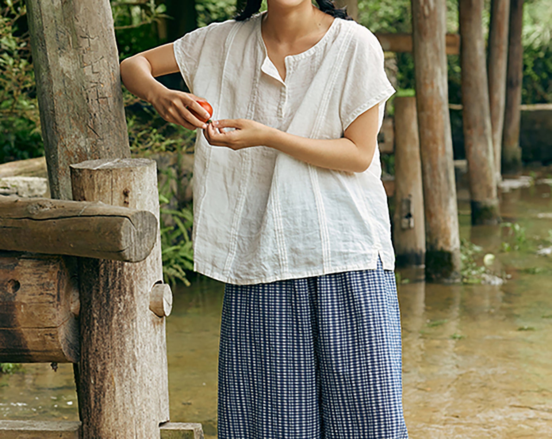 edoa High Count French Linen Short Sleeve Top