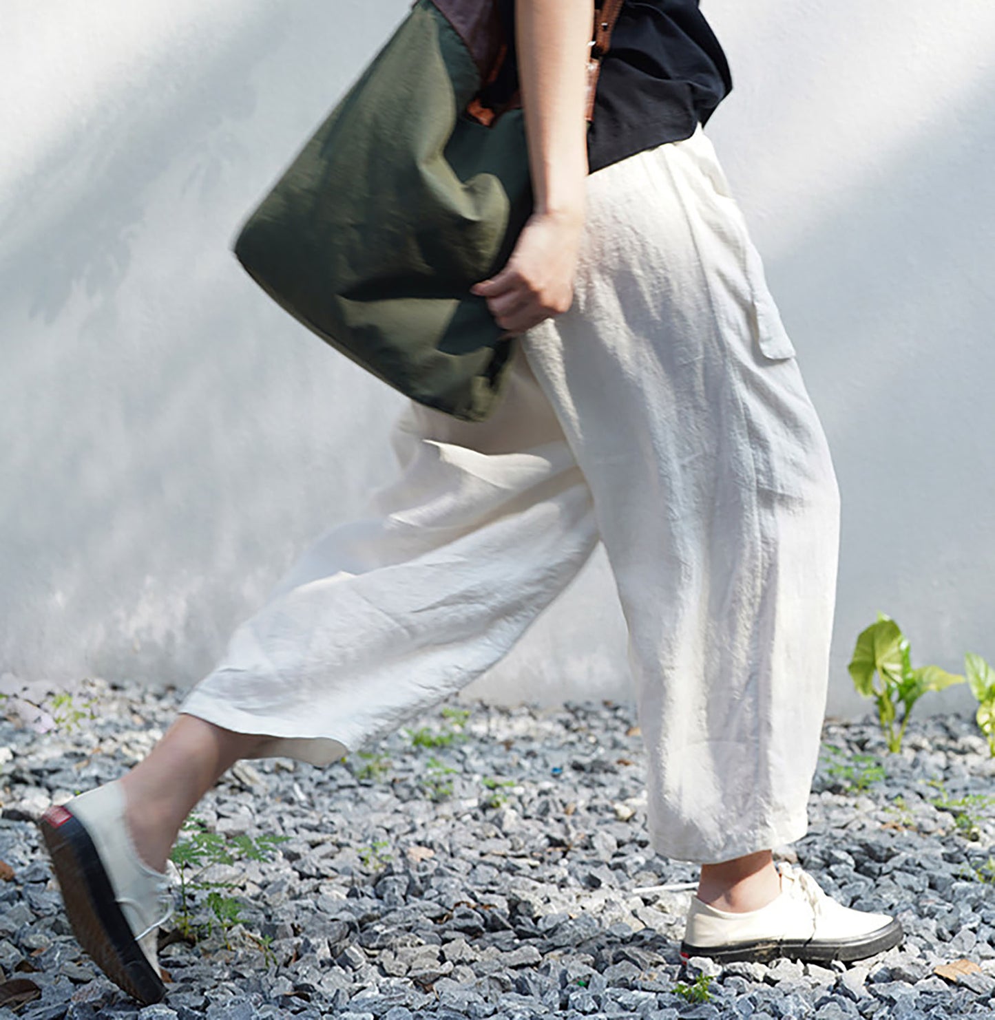 edoa White Linen Cargo Pants