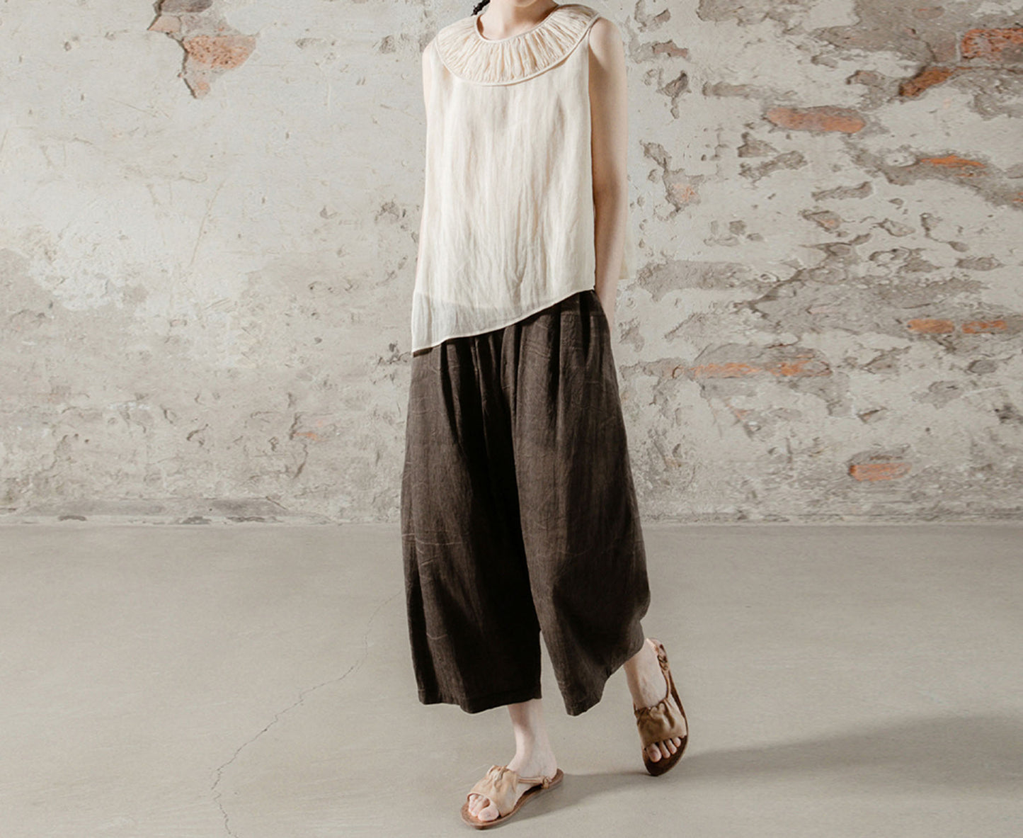 edoa High Counted Ramie Asymmetric Tank Top
