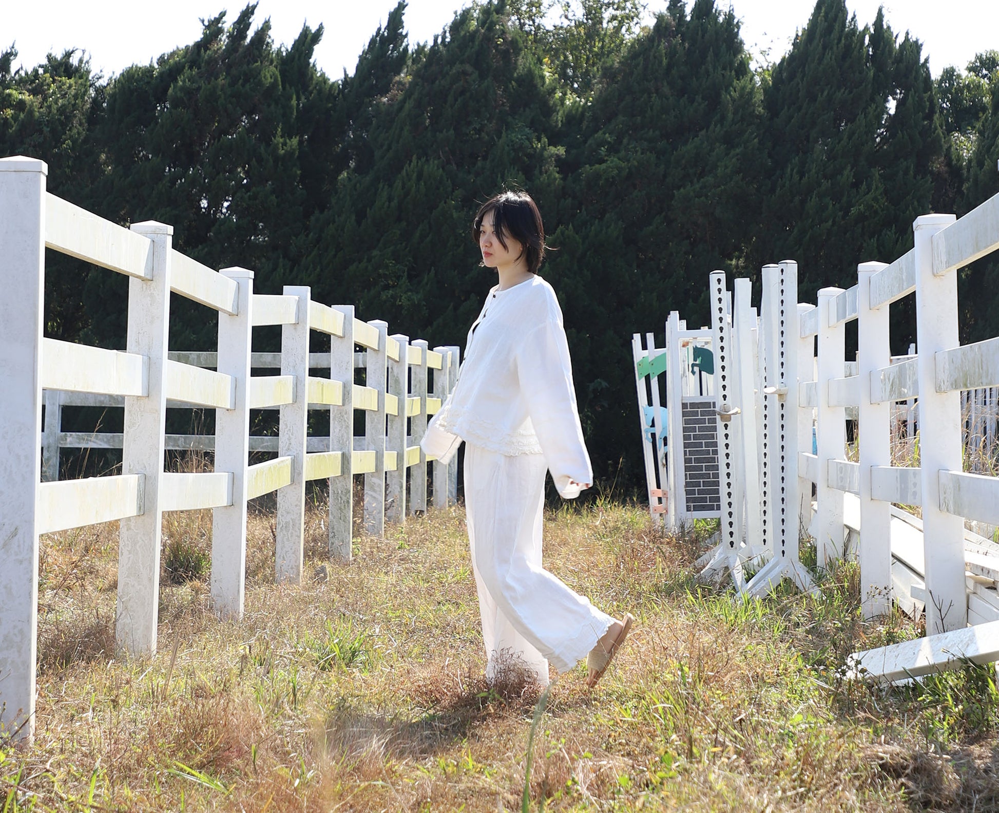 edoa Loose White Linen Blouse with flounces