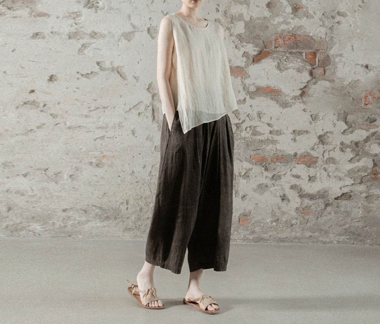 edoa High Counted Ramie Asymmetric Tank Top